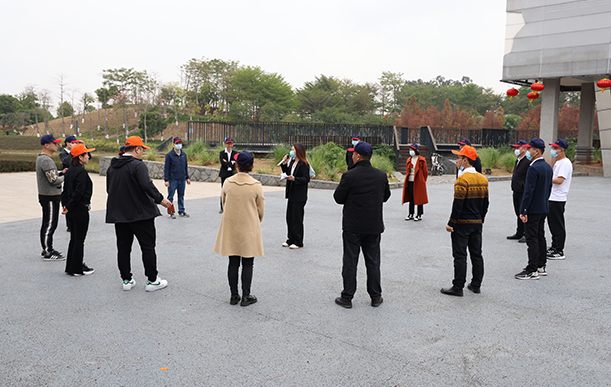 团结协作，，，，，，，，配合前进